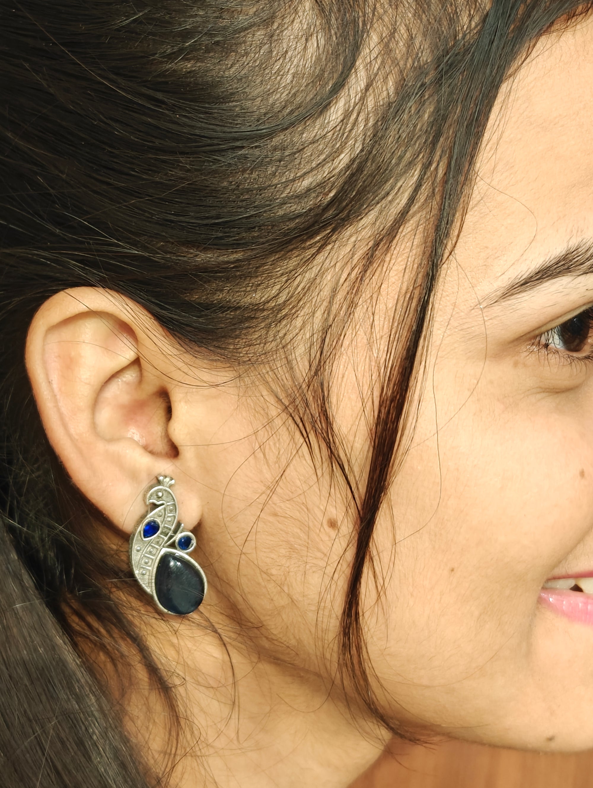 Fashionable Studs 012031
