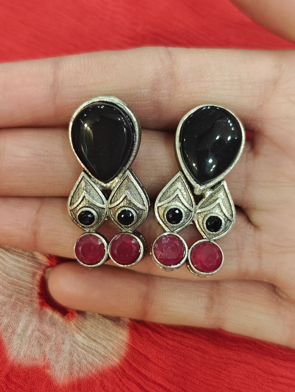 Fashionable studs 012170