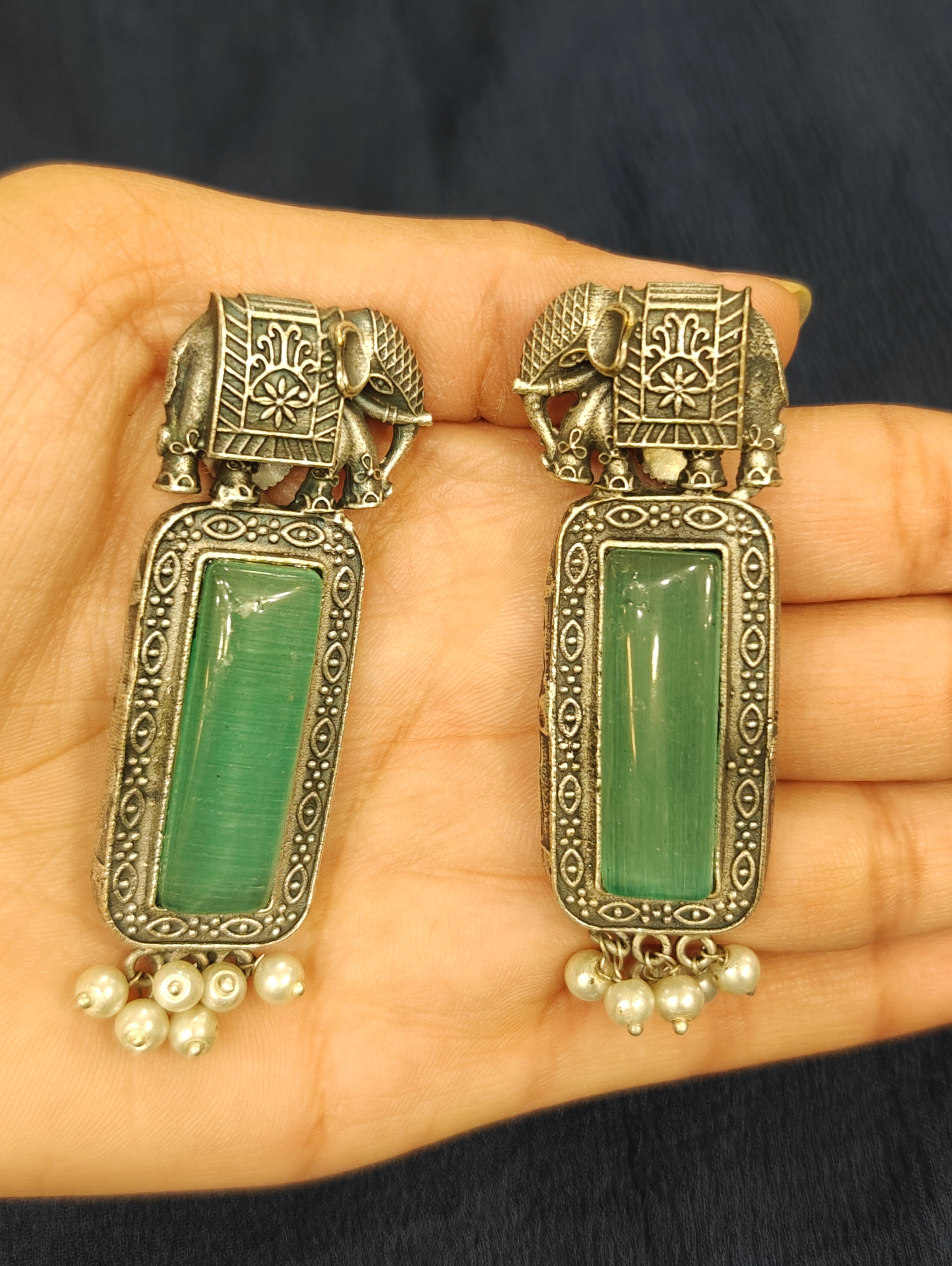 Fashionable Dangler 012015