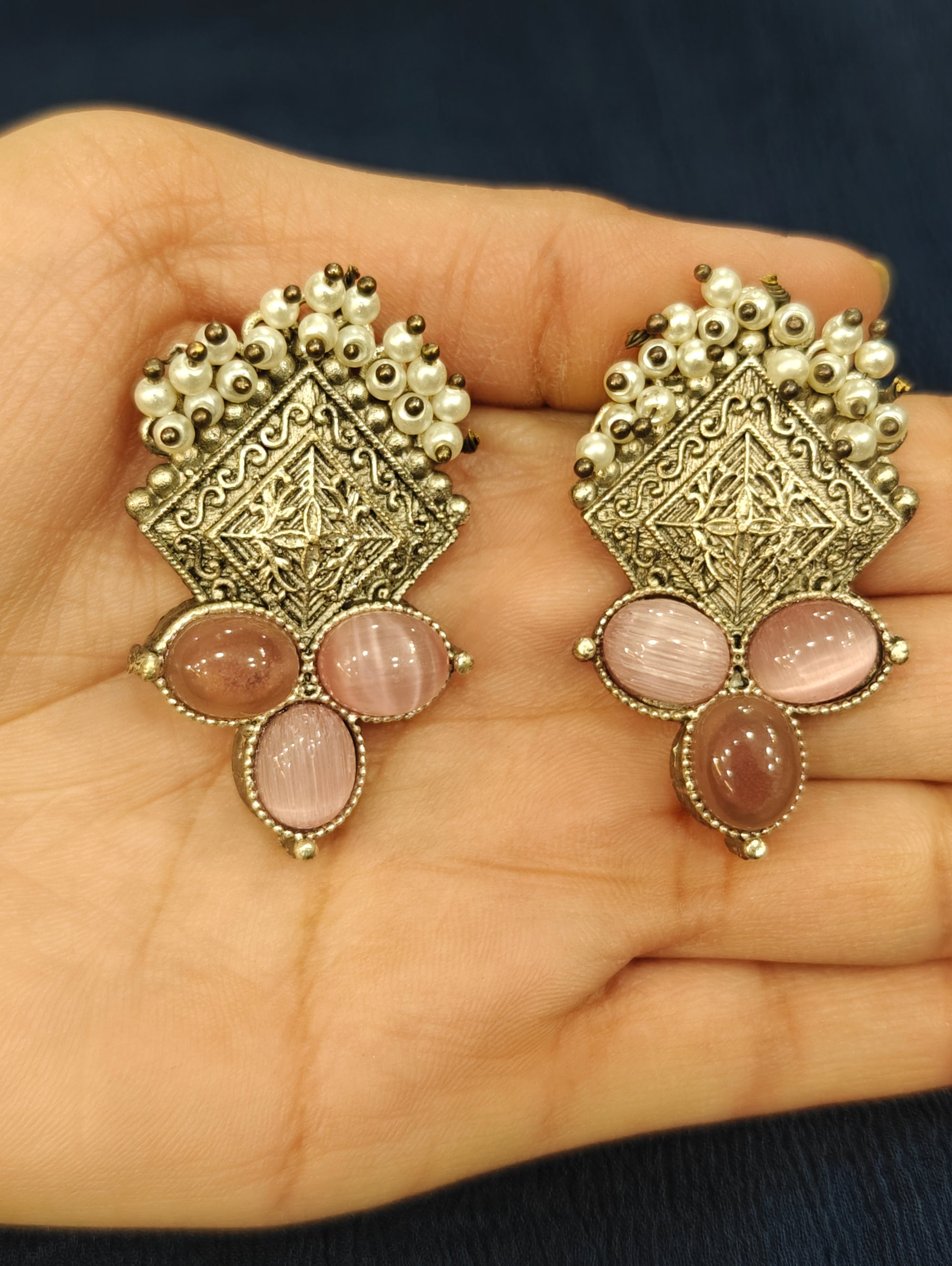 Fashionable Studs 012182