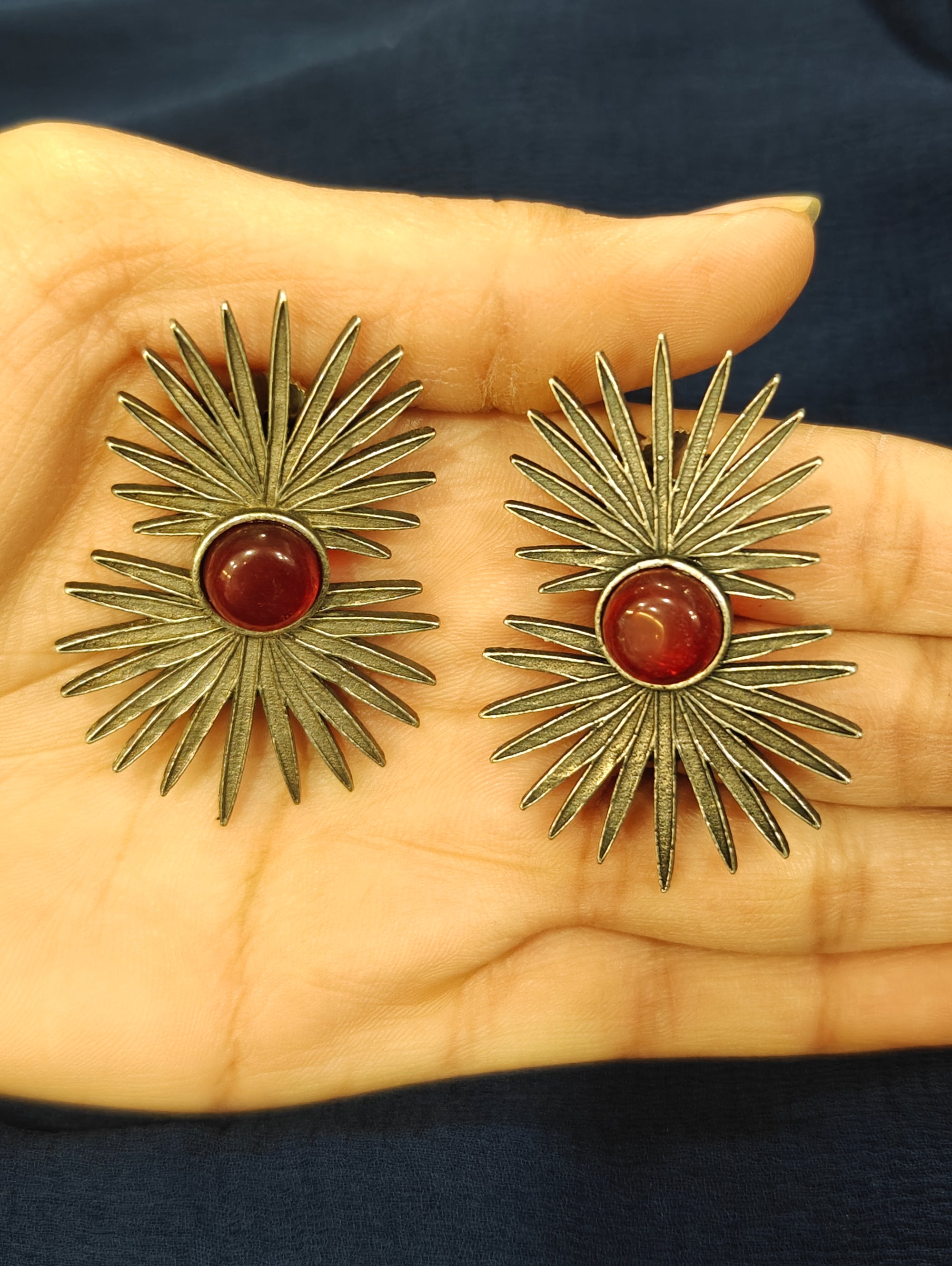 Fashionable Studs 012032