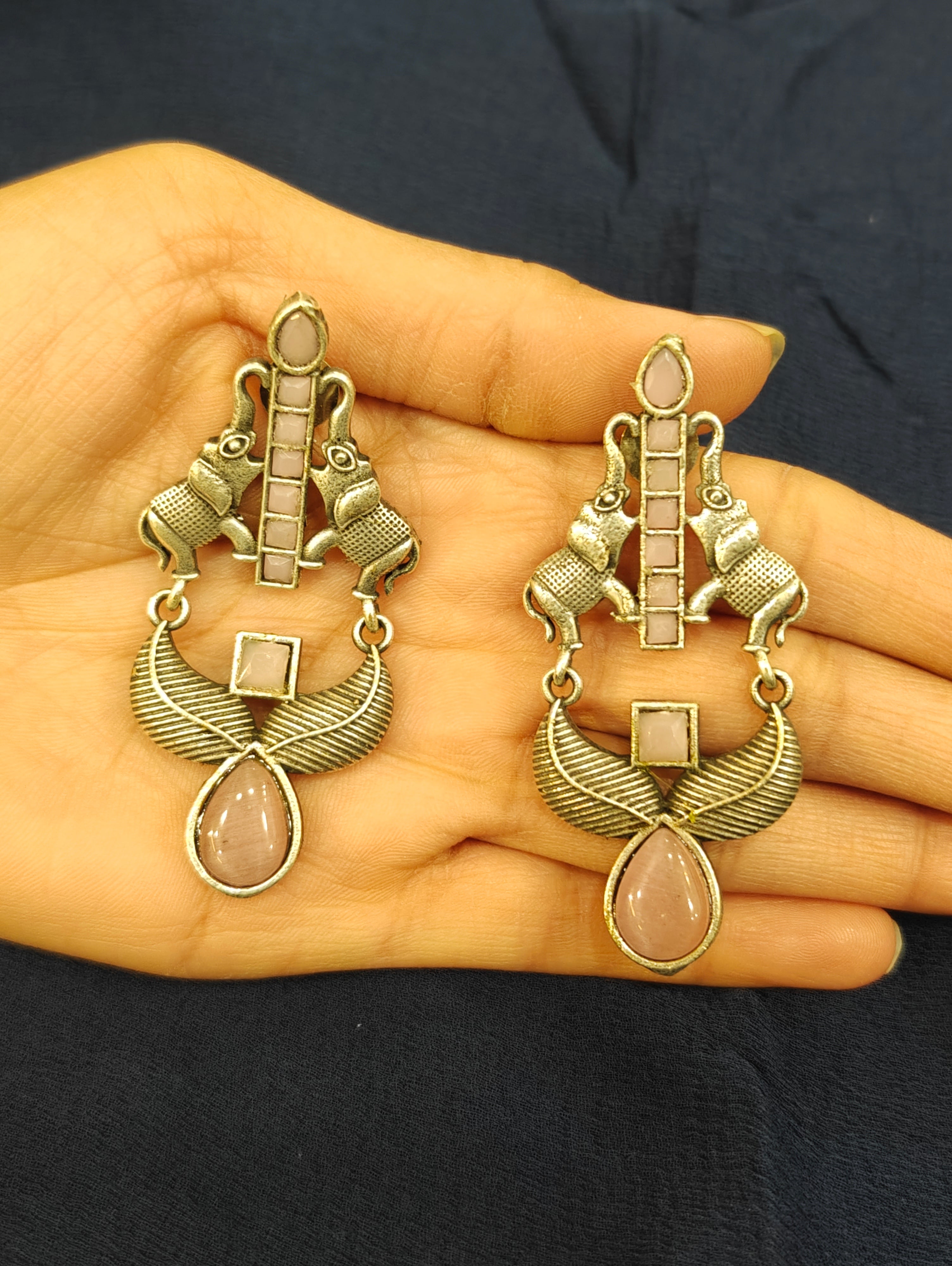 Fashionable Dangler 012014