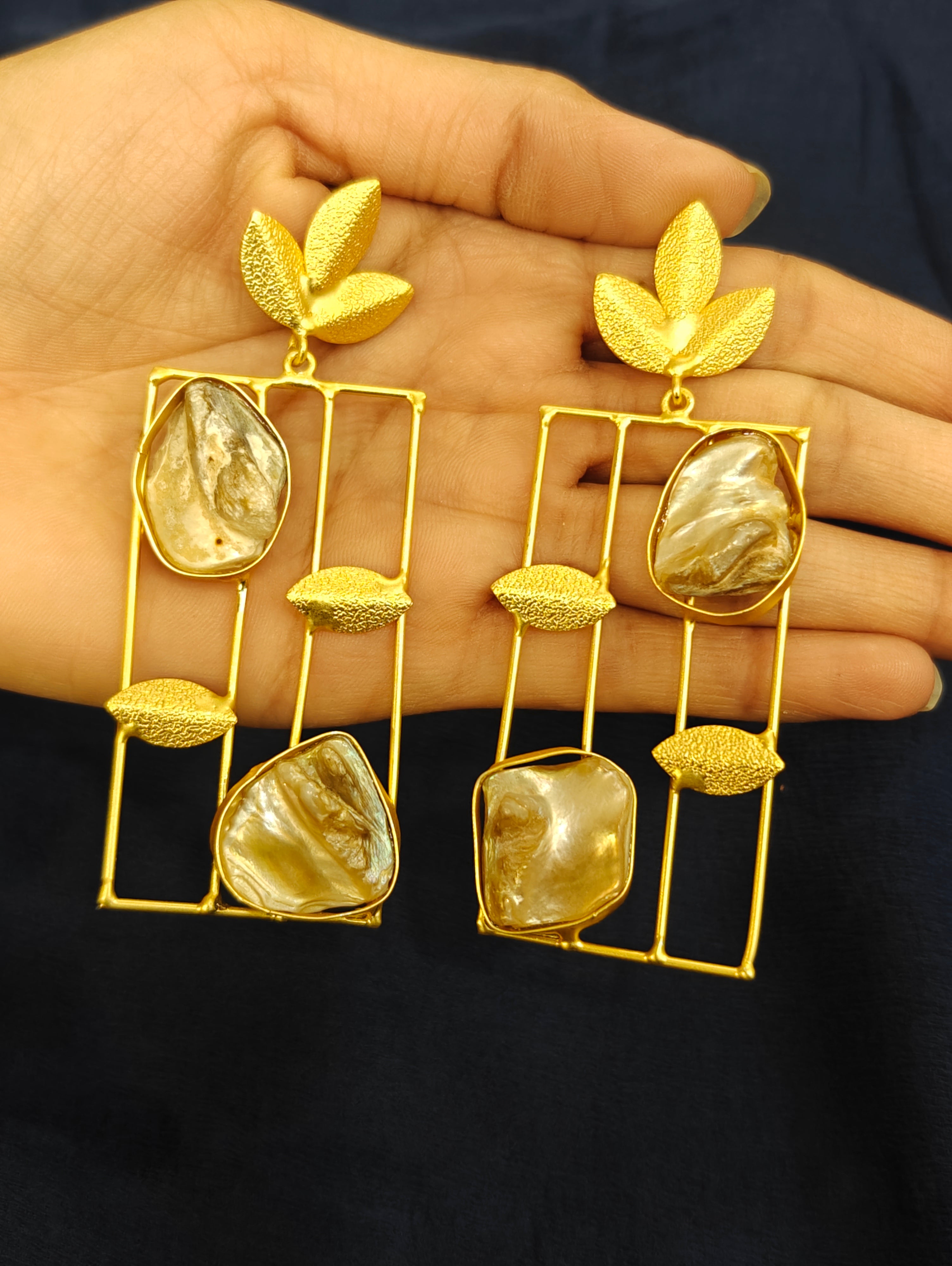 Fashionable Dangler 012009