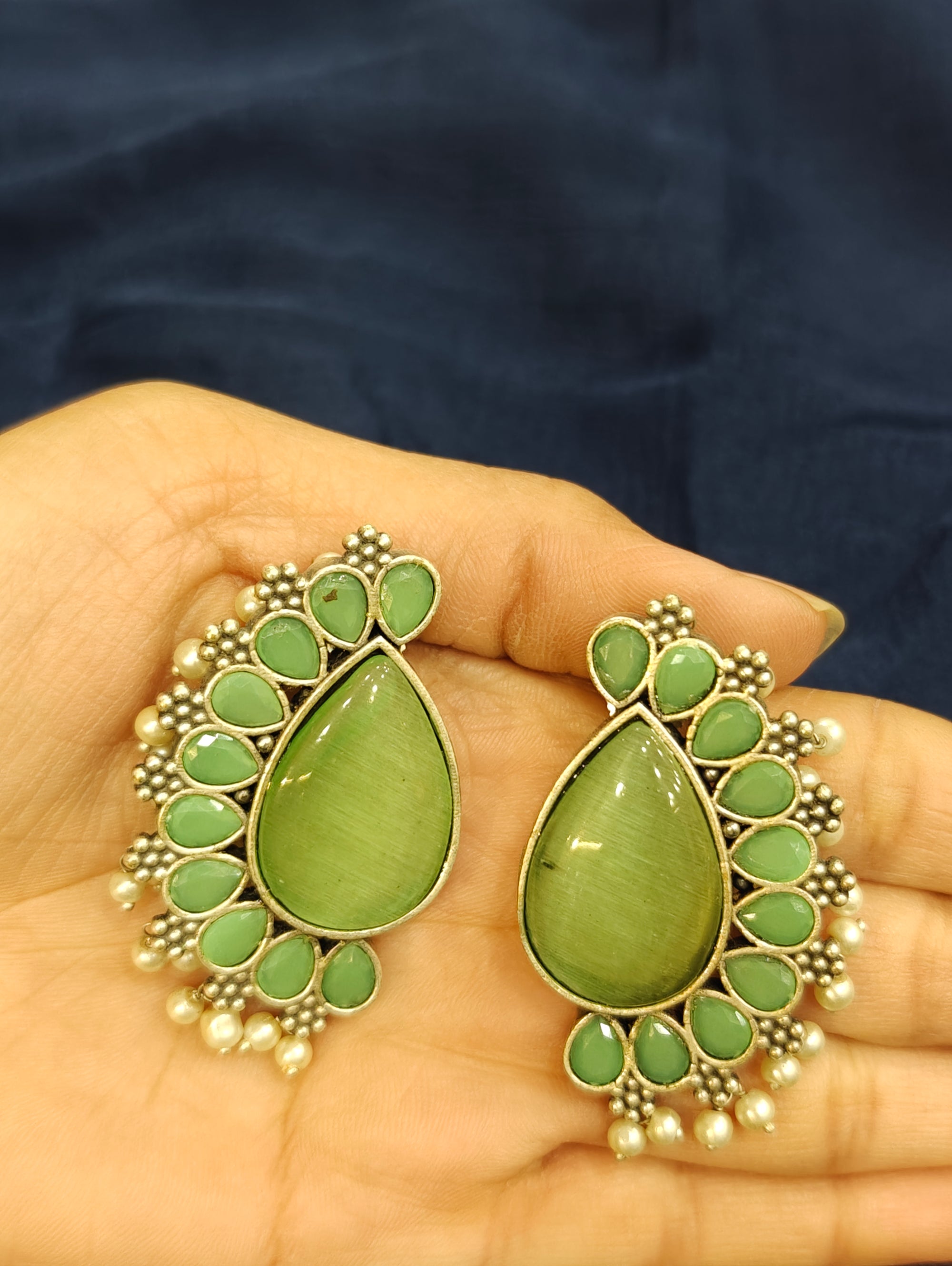 Fashionable Dangler 012022