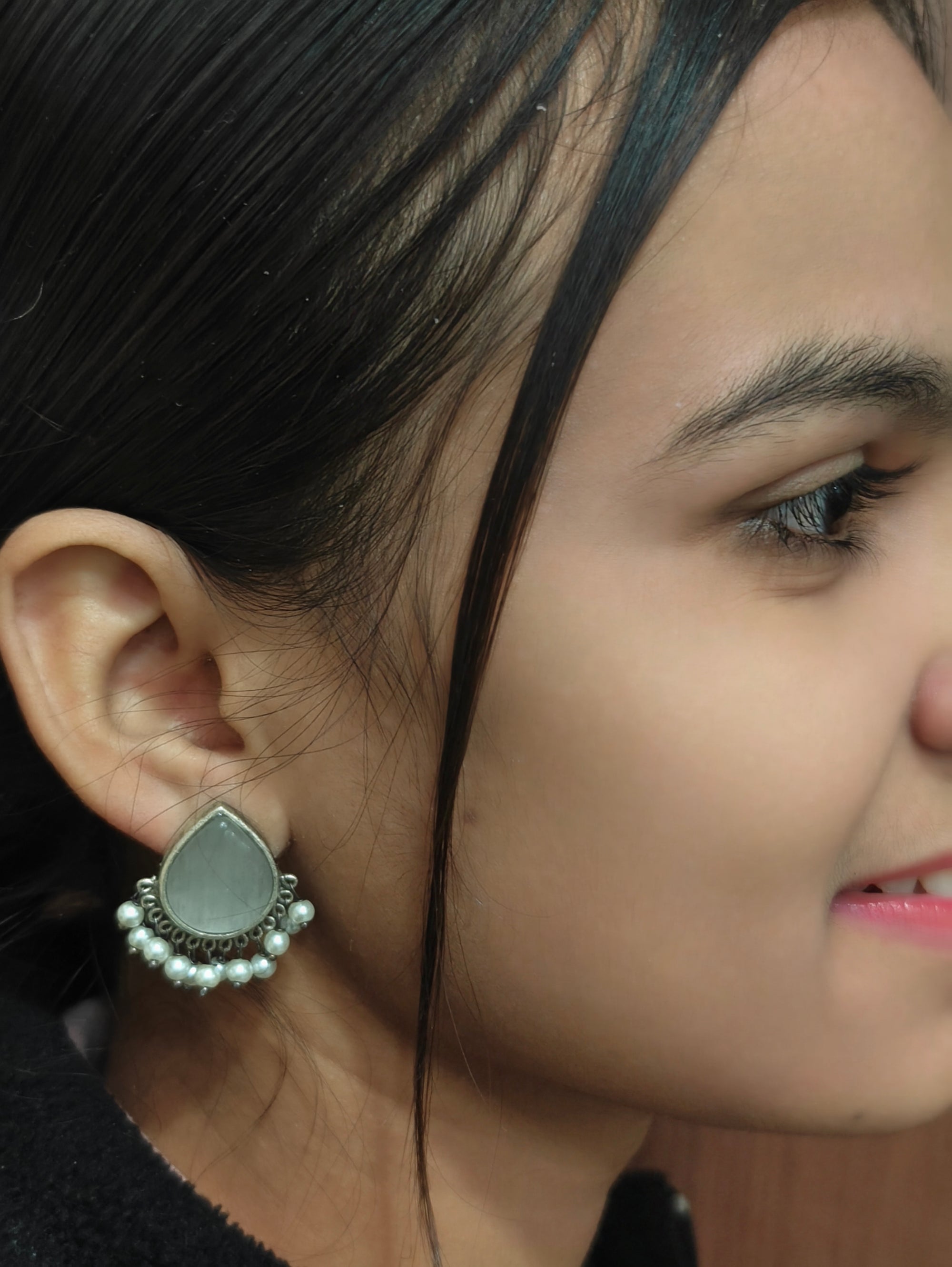Fashionable Studs 012204